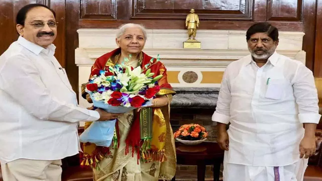 तेलंगाना ने बारिश से हुए नुकसान पर केंद्र से 16,732 करोड़ की सहायता मांगी तेलंगाना ने बारिश से हुए नुकसान पर केंद्र से 16,732 करोड़ की सहायता मांगी