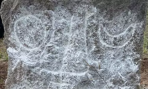 पल्लव राय, जो प्रसिद्धि के शिखर पर थे, का शिलालेख अन्नावसल के निकट खोजा गया पल्लव राय, जो प्रसिद्धि के शिखर पर थे, का शिलालेख अन्नावसल के निकट खोजा गया