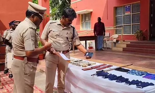 वित्तीय संस्थान के घाटे के कारण स्कूल प्रिंसिपल के घर में डकैती: गिरफ्तार व्यक्ति का कबूलनामा वित्तीय संस्थान के घाटे के कारण स्कूल प्रिंसिपल के घर में डकैती: गिरफ्तार व्यक्ति का कबूलनामा