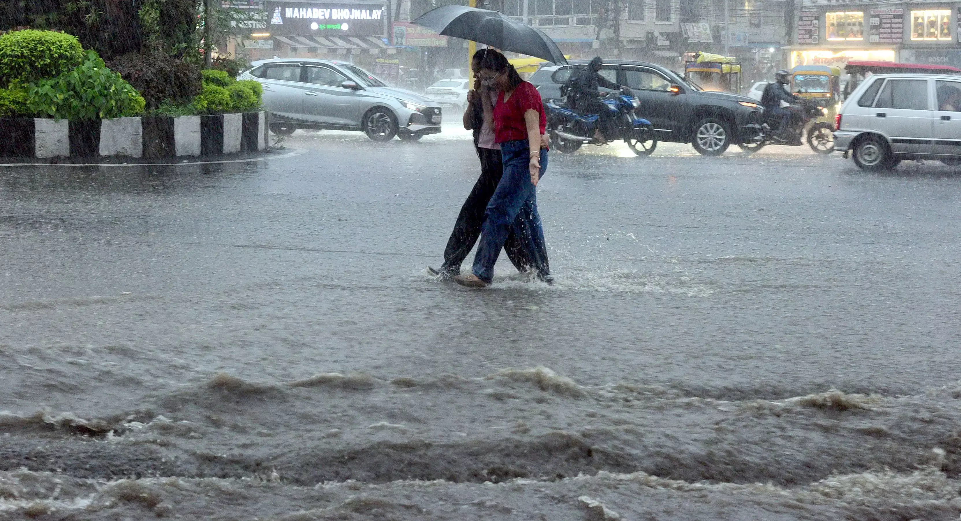 Bhopal: मध्य प्रदेश में आज भारी बारिश का अलर्ट जारी
