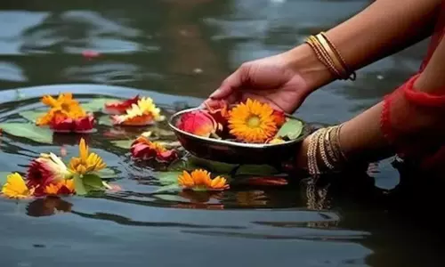 Pitru Tarpan: क्या लड़कियां कर सकती हैं पितृ तर्पण, यहां दूर करें अपना भ्रम Pitru Tarpan: क्या लड़कियां कर सकती हैं पितृ तर्पण, यहां दूर करें अपना भ्रम