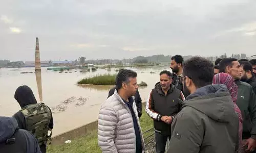 झेलम बांध टूटने से बडगाम के गांवों में बाढ़, सैकड़ों लोगों को निकाला गया