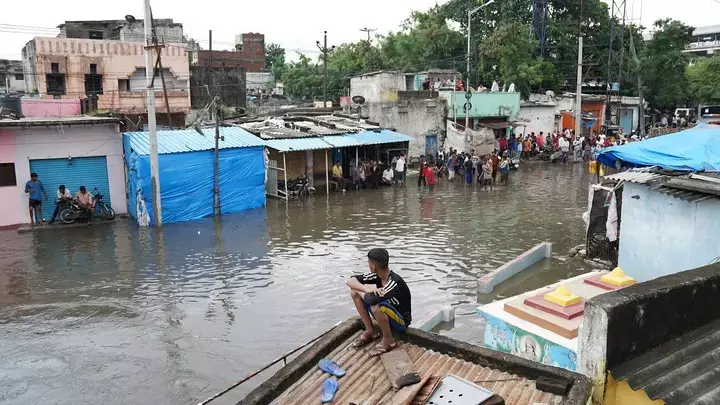 Bhopal: बाढ़ से 394 मौतें, 5 हजार मकान ढहे Bhopal: बाढ़ से 394 मौतें, 5 हजार मकान ढहे