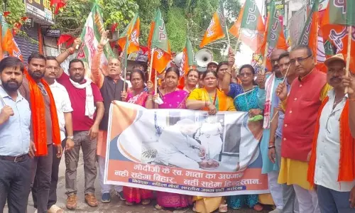 Araria: सड़क पर उतरे NDA कार्यकर्ता, बाजार बंद Araria: सड़क पर उतरे NDA कार्यकर्ता, बाजार बंद