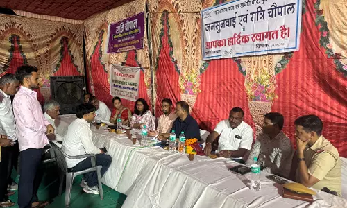Sikar: जेरठी में रात्रि चौपाल आयोजित जिला कलेक्टर ने सुनी ग्रामीणों की समस्याएं Sikar: जेरठी में रात्रि चौपाल आयोजित जिला कलेक्टर ने सुनी ग्रामीणों की समस्याएं