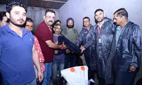 वैष्णो देवी श्राइन बोर्ड ने बाढ़ प्रभावित परिवारों को दी राहत वैष्णो देवी श्राइन बोर्ड ने बाढ़ प्रभावित परिवारों को दी राहत