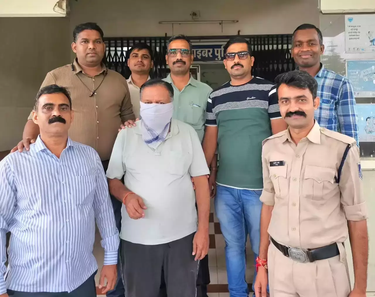 Ujjain: महिला से ठगी, आरोपी गिरफ्तार Ujjain: महिला से ठगी, आरोपी गिरफ्तार