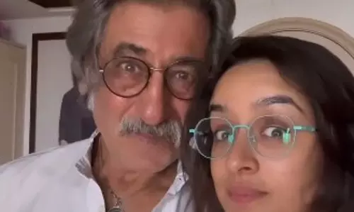 शक्ति कपूर ने हीरो नंबर 1 के साथ मनाया 73वां जन्मदिन, बेटी श्रद्धा कपूर ने दिखाई झलक शक्ति कपूर ने हीरो नंबर 1 के साथ मनाया 73वां जन्मदिन, बेटी श्रद्धा कपूर ने दिखाई झलक