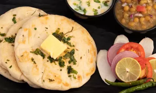 Chole Kulche  : घर पर बनाएं छोले-कुलचे