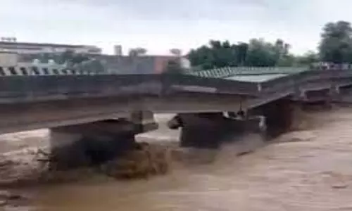 Jammu Kashmir  : नदी में उफान से पुल तबाह, कई गांवों का टूटा संपर्क