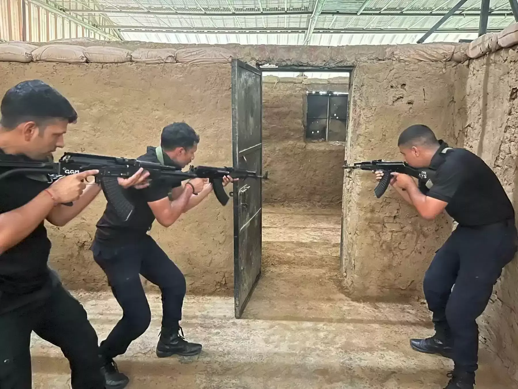 Gurugram: 22 पुलिसकर्मी NSG के साथ ट्रेनिंग में शामिल हुई Gurugram: 22 पुलिसकर्मी NSG के साथ ट्रेनिंग में शामिल हुई
