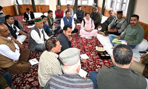 Himachal: मंत्री ने मंदिर विकास कार्यों की समीक्षा की Himachal: मंत्री ने मंदिर विकास कार्यों की समीक्षा की