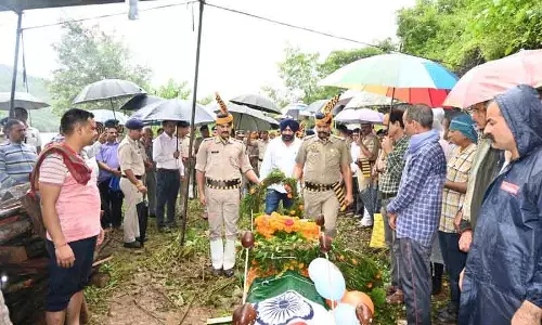 पूर्व DGP भंडारी का पूरे राजकीय सम्मान के साथ अंतिम संस्कार किया गया पूर्व DGP भंडारी का पूरे राजकीय सम्मान के साथ अंतिम संस्कार किया गया