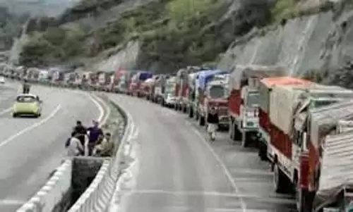 Jammu: मुगल व सिंथन रोड पर यातायात बाधित