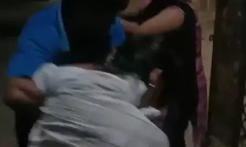बच्चों के झगड़े से हो गया बड़ा बवाल, 3 लोगों की हालत नाजुक