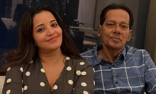 अभिनेत्री मोनालिसा ने पिता को याद करते हुए सोशल मीडिया पर लिखा इमोशनल नोट