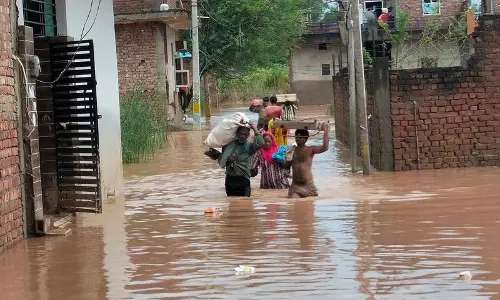 Haryana : घग्गर और मारकंडा नदी खतरे के निशान से ऊपर बह रही Haryana : घग्गर और मारकंडा नदी खतरे के निशान से ऊपर बह रही