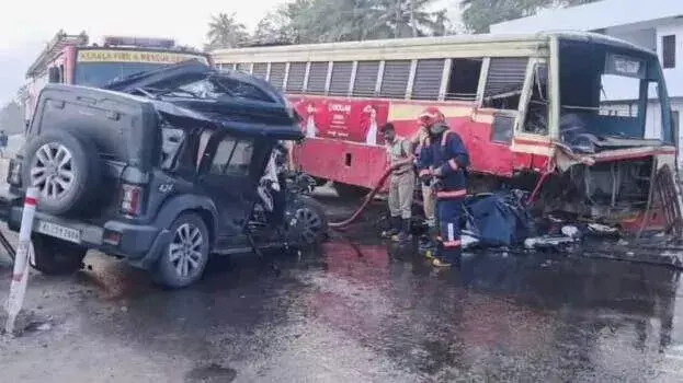 Kerala: ओचिरा में बस-जीप की टक्कर में तीन लोगों की मौत, दो घायल, हालत गंभीर Kerala: ओचिरा में बस-जीप की टक्कर में तीन लोगों की मौत, दो घायल, हालत गंभीर
