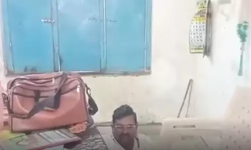 टीचर का VIDEO, बेसुध मिले देश का भविष्य बनाने वाले मास्टर साहब