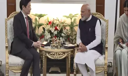 PM मोदी ने दिल्ली में सिंगापुर के प्रधानमंत्री लॉरेंस वोंग के साथ द्विपक्षीय बैठक की PM मोदी ने दिल्ली में सिंगापुर के प्रधानमंत्री लॉरेंस वोंग के साथ द्विपक्षीय बैठक की