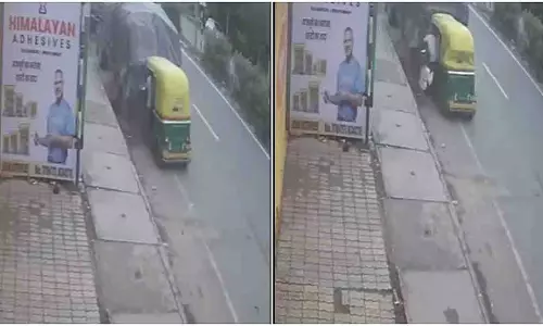 Bareilly: तेज रफ्तार ऑटो की खड़ी लॉरी से टक्कर, चालक की मौके पर मौत