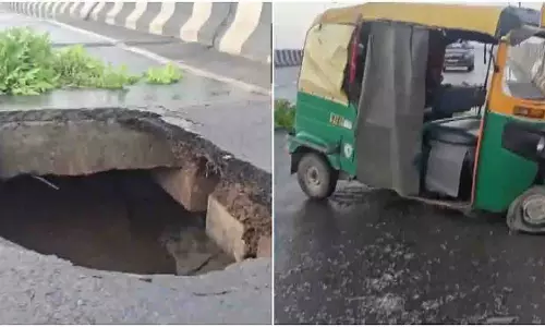 दिल्ली में भारी बारिश का कहर, अलीपुर के पास NH-44 का हिस्सा धंसा दिल्ली में भारी बारिश का कहर, अलीपुर के पास NH-44 का हिस्सा धंसा