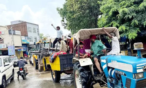 Haryana : फतेहाबाद के भूना में बाढ़ का संकट गहराया, परिवार घर छोड़कर भागे
