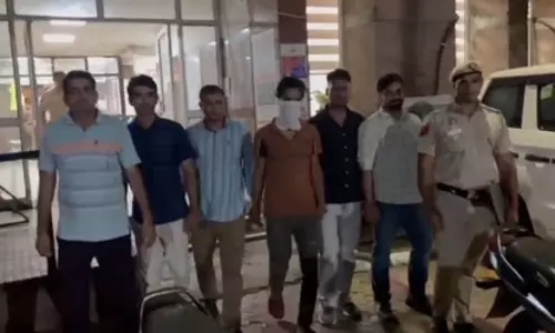 पुलिस ने शातिर ऑटो लिफ्टर को पकड़ा, दो बाइक और चाकू बरामद