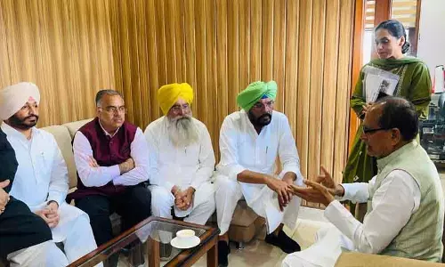 केंद्रीय कृषि मंत्री Shivraj Chauhan ने पंजाब दौरे की शुरुआत करते हुए विभिन्न नेताओं से मुलाकात की