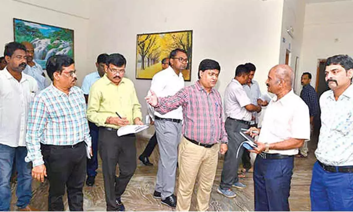 DRM ने बहु-विषयक प्रशिक्षण केंद्र का निरीक्षण किया DRM ने बहु-विषयक प्रशिक्षण केंद्र का निरीक्षण किया