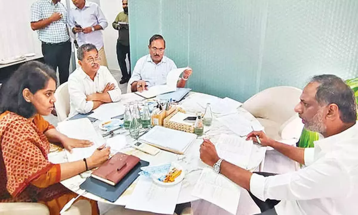 Andhra: अधिकारियों को ट्रांसको कार्यों को शीघ्र पूरा करने का निर्देश दिया गया Andhra: अधिकारियों को ट्रांसको कार्यों को शीघ्र पूरा करने का निर्देश दिया गया