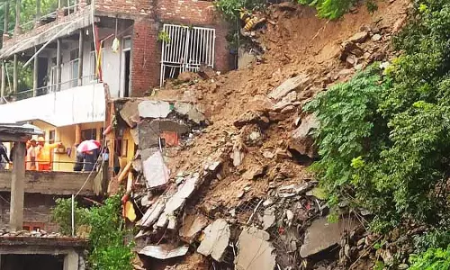 Kullu में भूस्खलन से घर मलबे में तब्दील, दो के दबे होने की आशंका