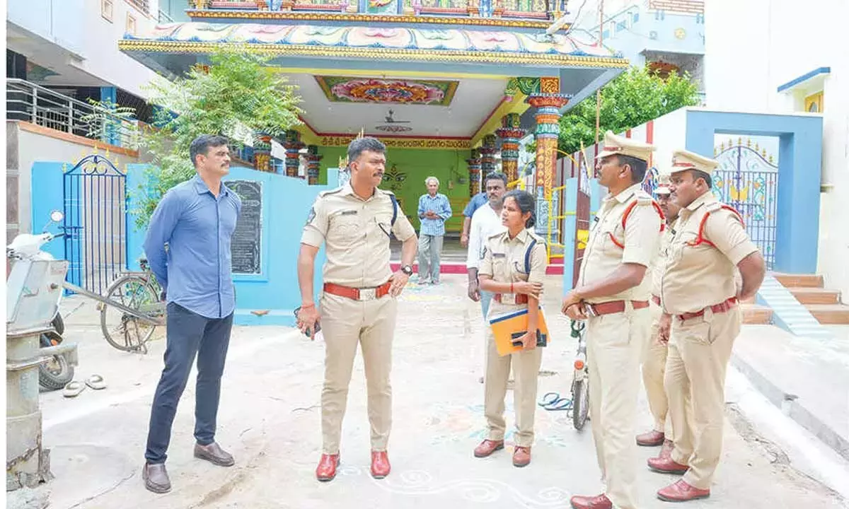 Andhra: पोलेरम्मा जतारा के सुचारू संचालन के लिए पुलिस ने कमर कस ली है Andhra: पोलेरम्मा जतारा के सुचारू संचालन के लिए पुलिस ने कमर कस ली है