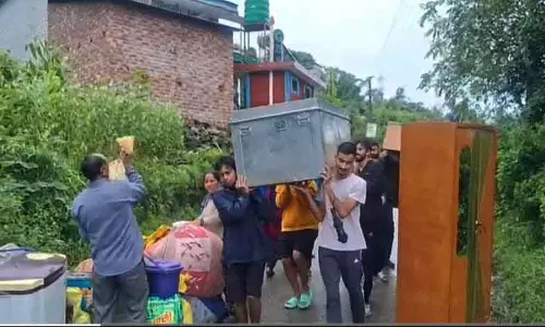 Mandi village में भूस्खलन से 10 घर नष्ट
