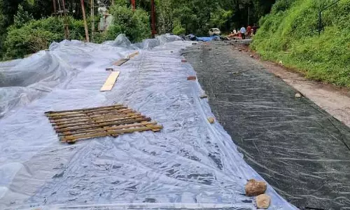 Dharampur-Kasauli मार्ग पर दरारें आने से मार्ग बंद Dharampur-Kasauli मार्ग पर दरारें आने से मार्ग बंद