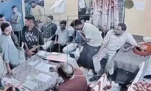 बोलंगिर में पुलिसकर्मियों पर हमले का आरोपी CCTV फुटेज से पकड़ा गया बोलंगिर में पुलिसकर्मियों पर हमले का आरोपी CCTV फुटेज से पकड़ा गया