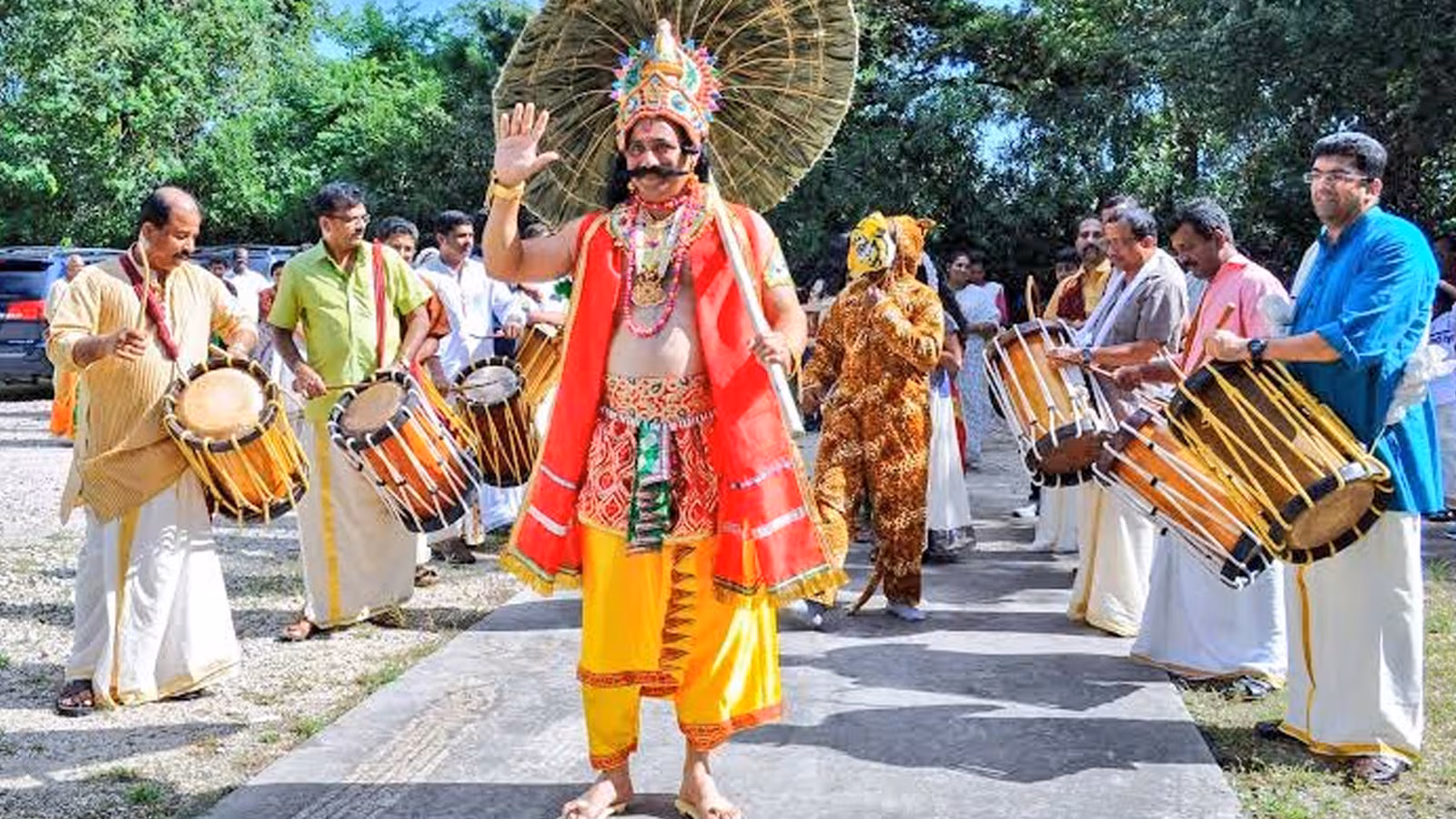 Kerala : यह महाबली अपनी ज़मीन बेचने कोट्टायम उप-पंजीयक कार्यालय पहुंचा Kerala : यह महाबली अपनी ज़मीन बेचने कोट्टायम उप-पंजीयक कार्यालय पहुंचा