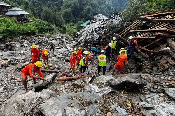 Jammu: भूस्खलन के बाद सुरक्षा इंतजाम बढ़ाए गए Jammu: भूस्खलन के बाद सुरक्षा इंतजाम बढ़ाए गए