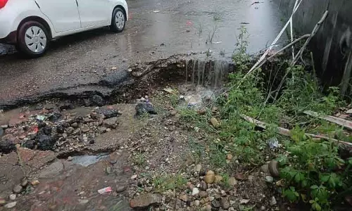 NHAI की उदासीनता और भारी बारिश से दोराहा की सर्विस लेन बदहाल