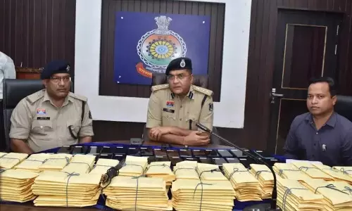 दुर्ग की विशेष टीम ने जब्त किए 70 लाख रुपए के 303 मोबाइल दुर्ग की विशेष टीम ने जब्त किए 70 लाख रुपए के 303 मोबाइल