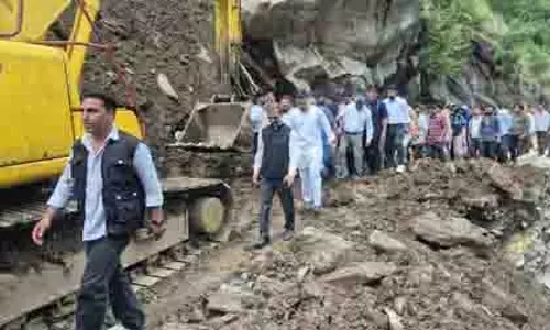 Himachal: 35 मणिमहेश श्रद्धालुओं को हेलिकॉप्टर से सुरक्षित लाया गया Himachal: 35 मणिमहेश श्रद्धालुओं को हेलिकॉप्टर से सुरक्षित लाया गया