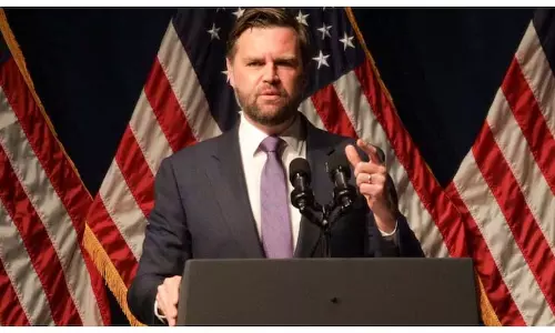 JD Vance का कहना है कि ट्रम्प के दबाव के बावजूद शिकागो में नेशनल गार्ड के लिए तत्काल कोई योजना नहीं