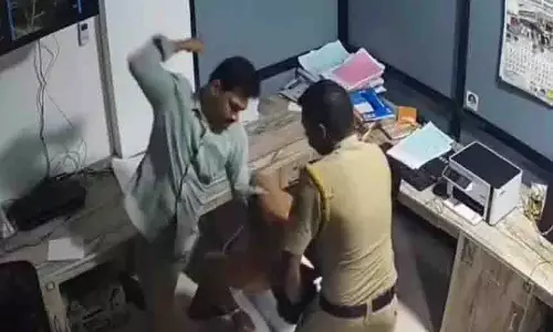 कांग्रेस कार्यकर्ता पर हमले पर हरकत में SHRC, केरल में जांच की मांग कांग्रेस कार्यकर्ता पर हमले पर हरकत में SHRC, केरल में जांच की मांग