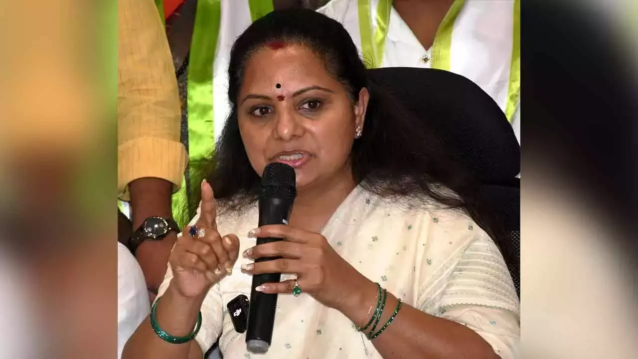 Telangana: कविता ने परिवार के सदस्यों को हरीश और संतोष से सावधान रहने की सलाह दी Telangana: कविता ने परिवार के सदस्यों को हरीश और संतोष से सावधान रहने की सलाह दी