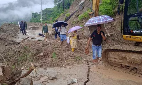 मनाली तीसरे दिन भी Himachal से कटा रहा