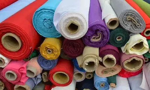 कपड़े हुए महंगे: ₹2,500 से अधिक पर 18% GST, मध्यम वर्ग पर असर