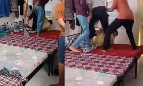 Gujarat: हॉस्टल में इंटरनेशनल स्कूल के छात्र की पिटाई Gujarat: हॉस्टल में इंटरनेशनल स्कूल के छात्र की पिटाई