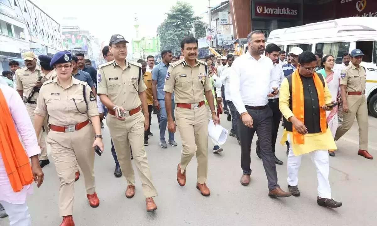 Telangana: हैदराबाद पुलिस ने गणपति महानिमज्जनम की व्यवस्था की Telangana: हैदराबाद पुलिस ने गणपति महानिमज्जनम की व्यवस्था की