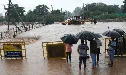 भारी बारिश से Zirakpur और डेराबस्सी इलाकों में अफरा-तफरी भारी बारिश से Zirakpur और डेराबस्सी इलाकों में अफरा-तफरी