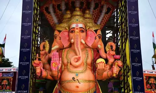 दर्शन के आखिरी दिन गणेश जी के दर्शन के लिए Khairatabad में उमड़ी श्रद्धालुओं की भीड़